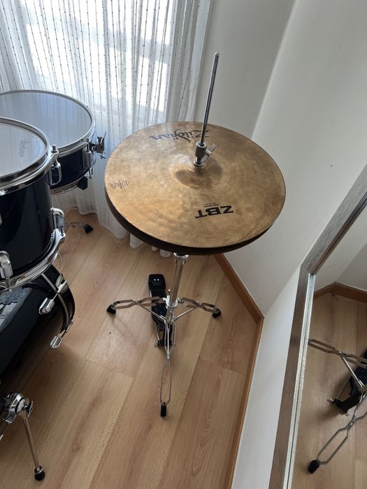 Bateria nova com pratos Zildjian