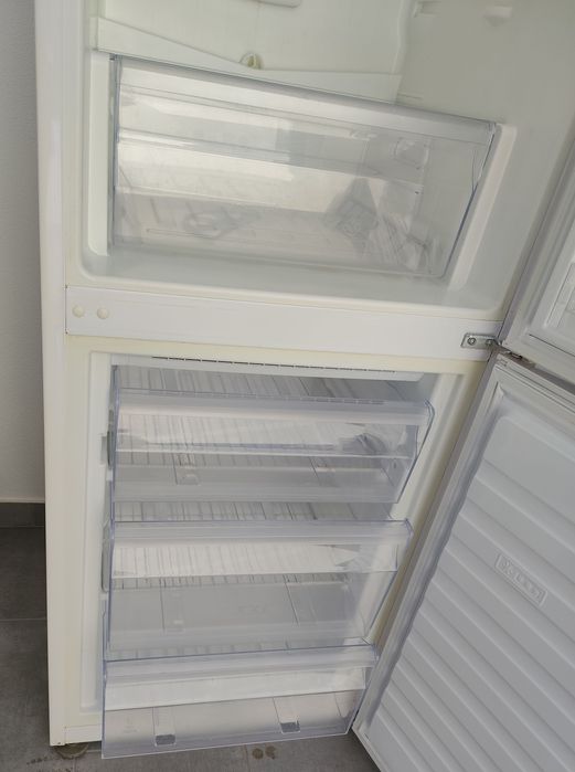 Frigorífico NO FROST de livre instalação branco.