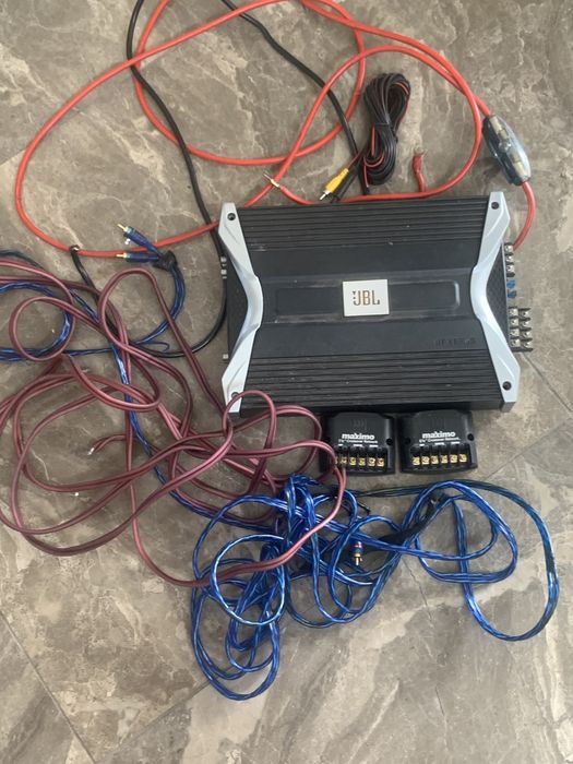 Продам уселитель JBL