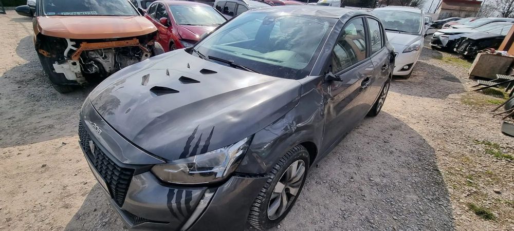 Peugeot 208 2021r, 1.2 Benzyna. Uszkodzony. Poobijany. Jeździ.