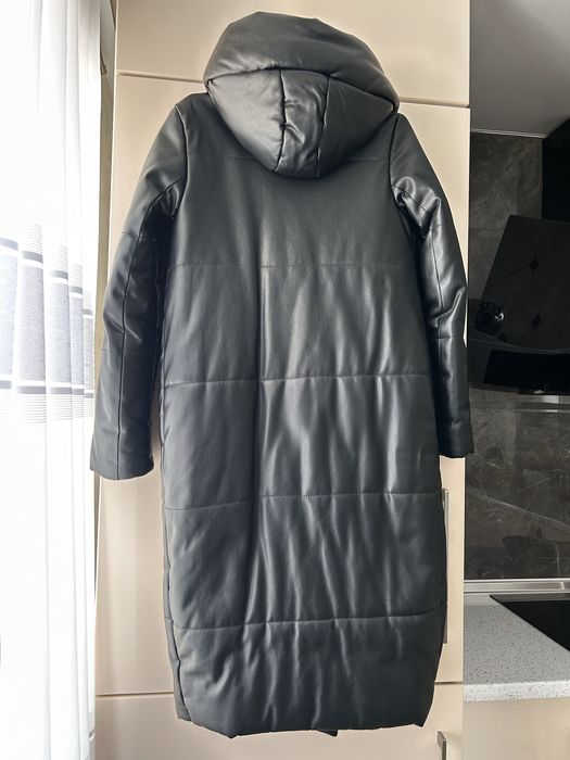 Зимовий пуховик з екошкіри