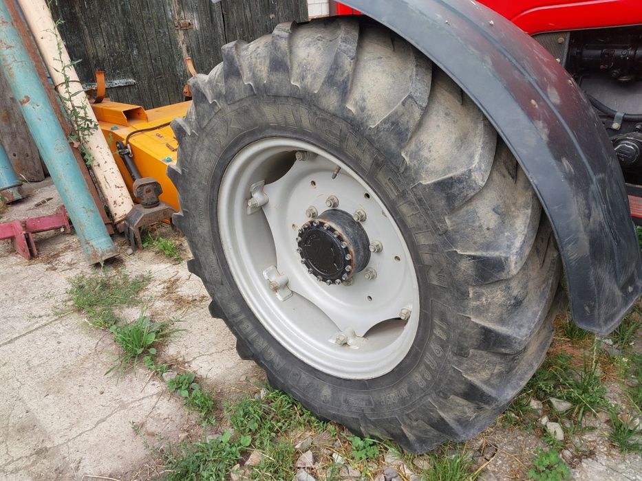 Para opon 14,9 R28.