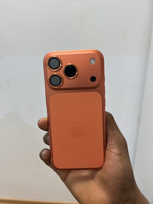 Iphone 17 pro a venda com 2 meses de uso novo 100% de bateria