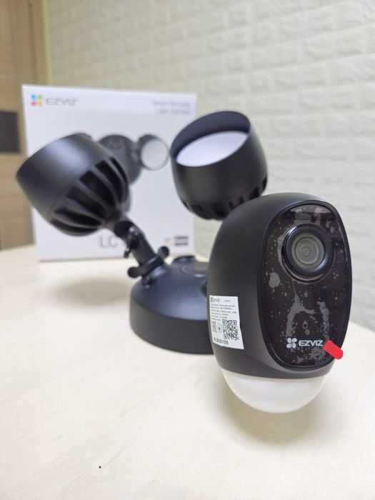 Відеокамера EZVIZ LC1C IP 2МП (2.8мм) Wi-Fi black