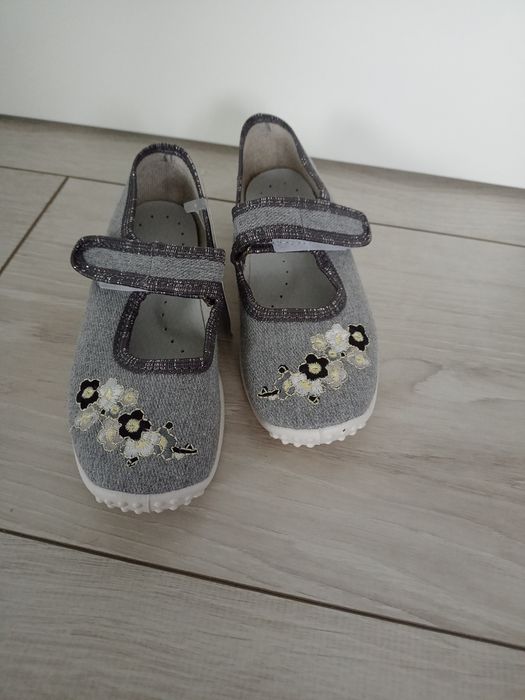 Buty butki zetpol NOWE
R. 24