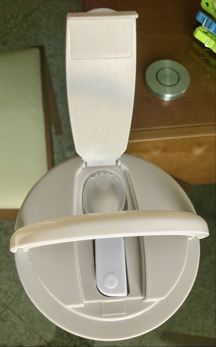 Caixa térmica com colher