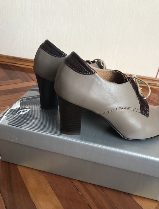 Продаються шкіряні туфлі