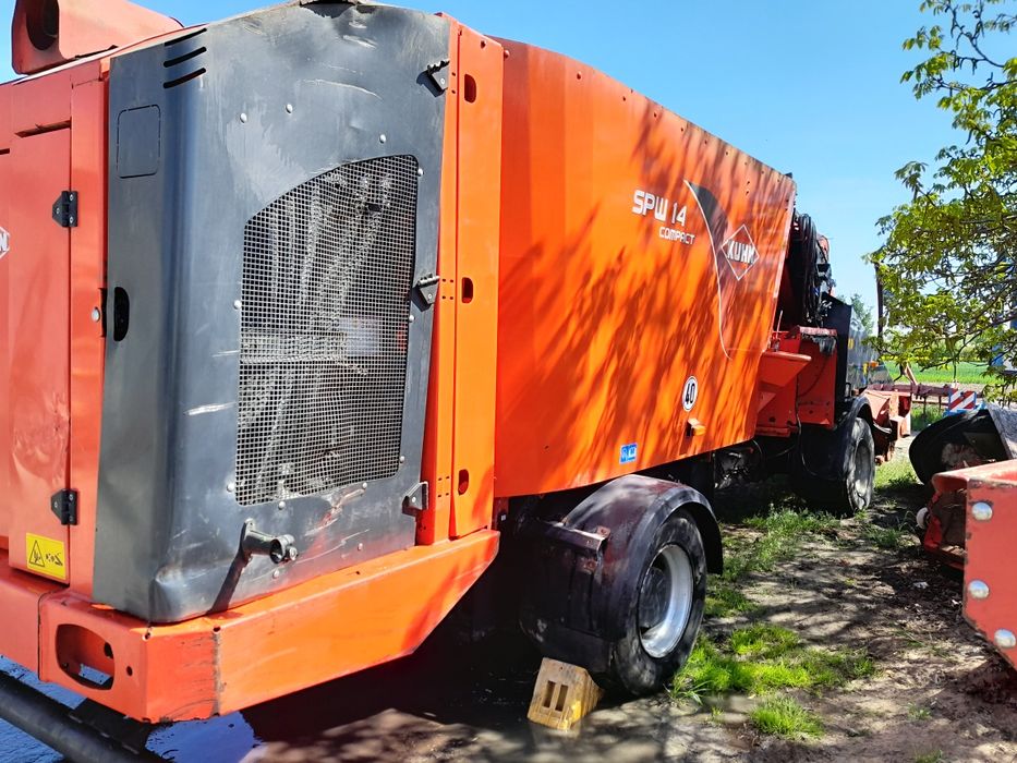 Paszowóz  samojezdny  KUHN  SPW 14 COMPACT