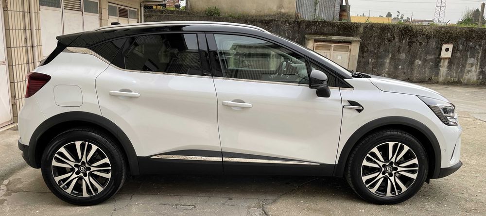 Renault Captur 1.6 E-Tech Plug-in Hybrid Initial Paris