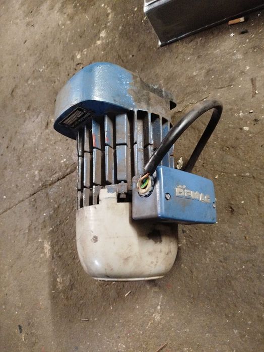 Silnik z przekładnia  elektryczny  suwnica  Demag