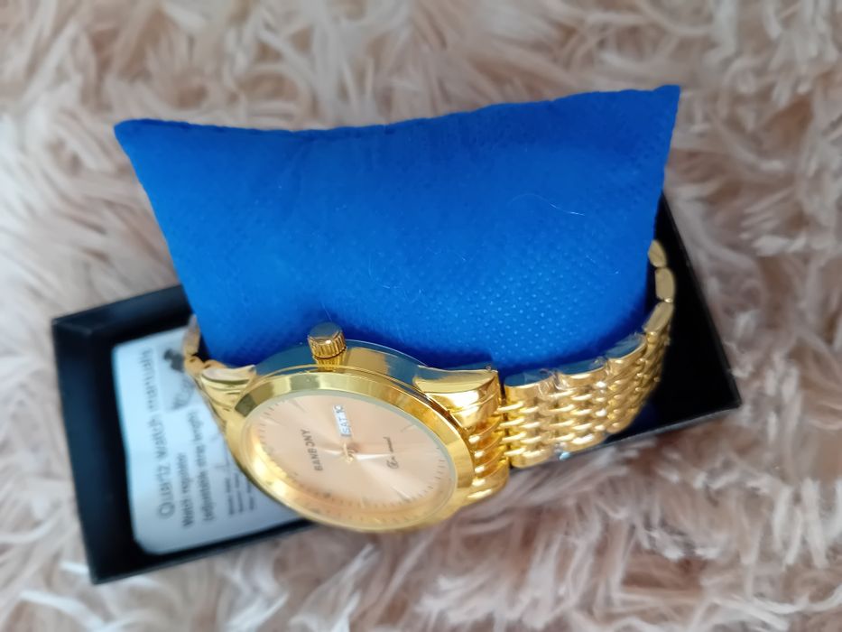 Elegancki luksusowy zegarek męski Nowy