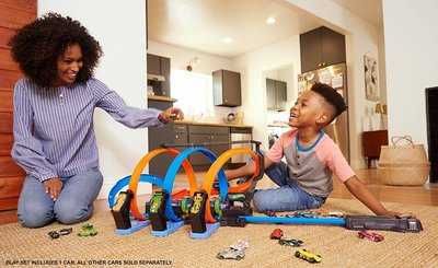 Автомобільний трек Mattel Hot Wheels Невероятные виражи FTB65