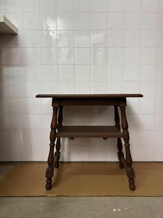 Mesa antiga pequena