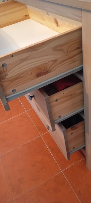 HEMNES IKEA Cómoda com três gavetas castanha acinzentada 
Cómoda c/3 g