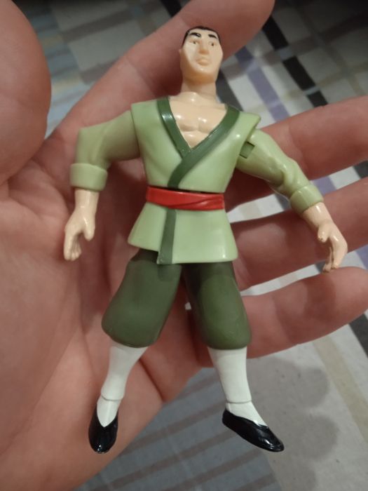 Продам фигурку McDonald's Li Shang Mulan, игрушка Pixar