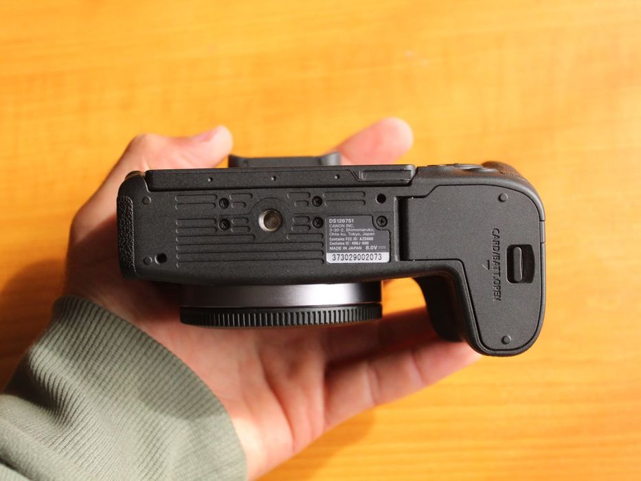 Canon Rp + Bateria extra + Mala de transporte + capa de silicone