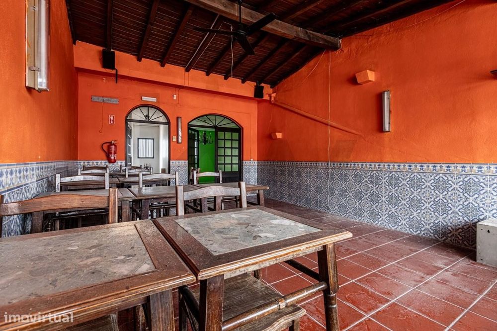 Espaço Comercial de Traça Única c/ Potencial para Loft – Centro de Alc