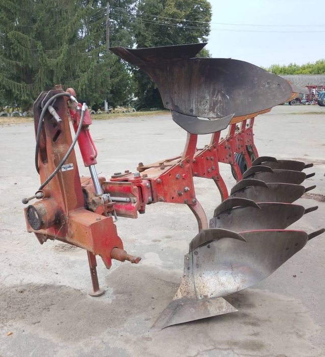 Плуги оборотні 8-ми  та 5-ти корпусні