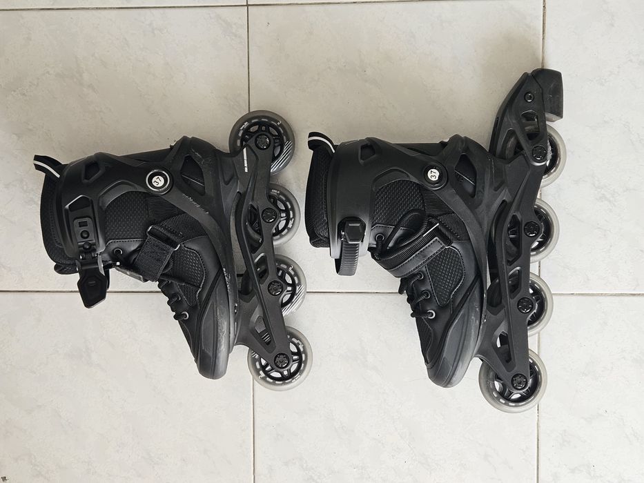 Patins em linha com acessórios