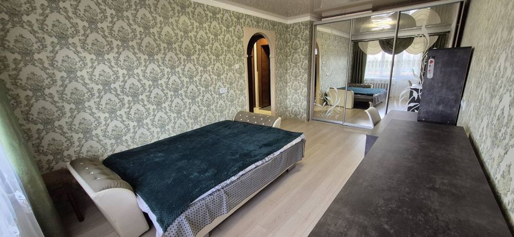 Однокімнатна квартира подобово у центрі міста біля площі