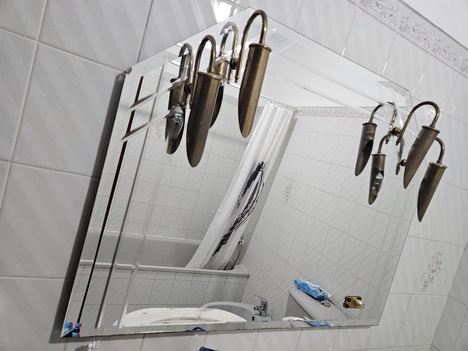 Espelho de casa de banho antigo