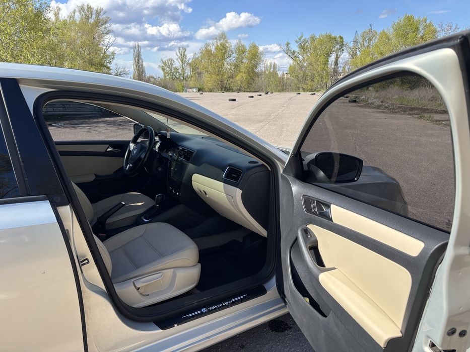 Продам автомобіль Volkswagen Jetta 6 2011