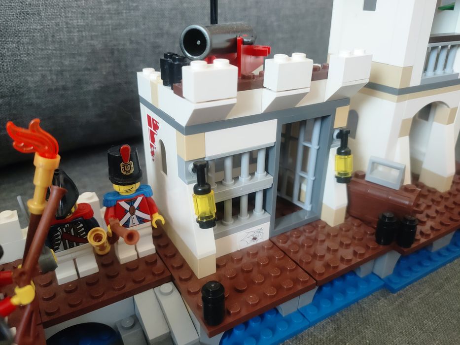 LEGO Pirates 6242 Soldiers Fort