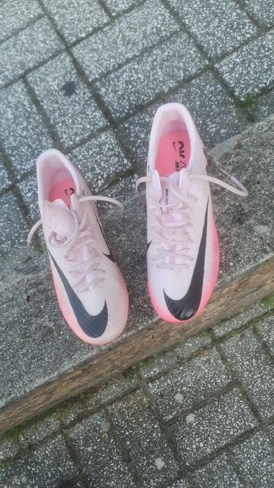Chuteiras Nike Mercurial com pouco uso
