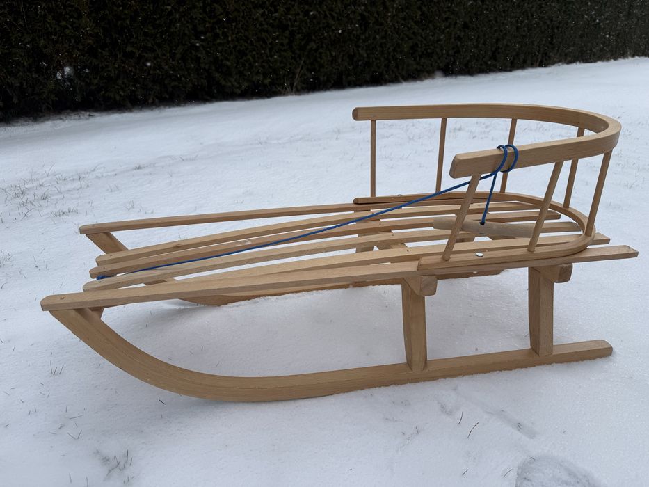 Sanki drewniane z oparciem