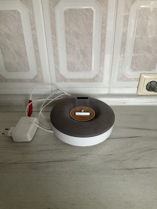 Колонка  докстінція  зарядка  Philips
