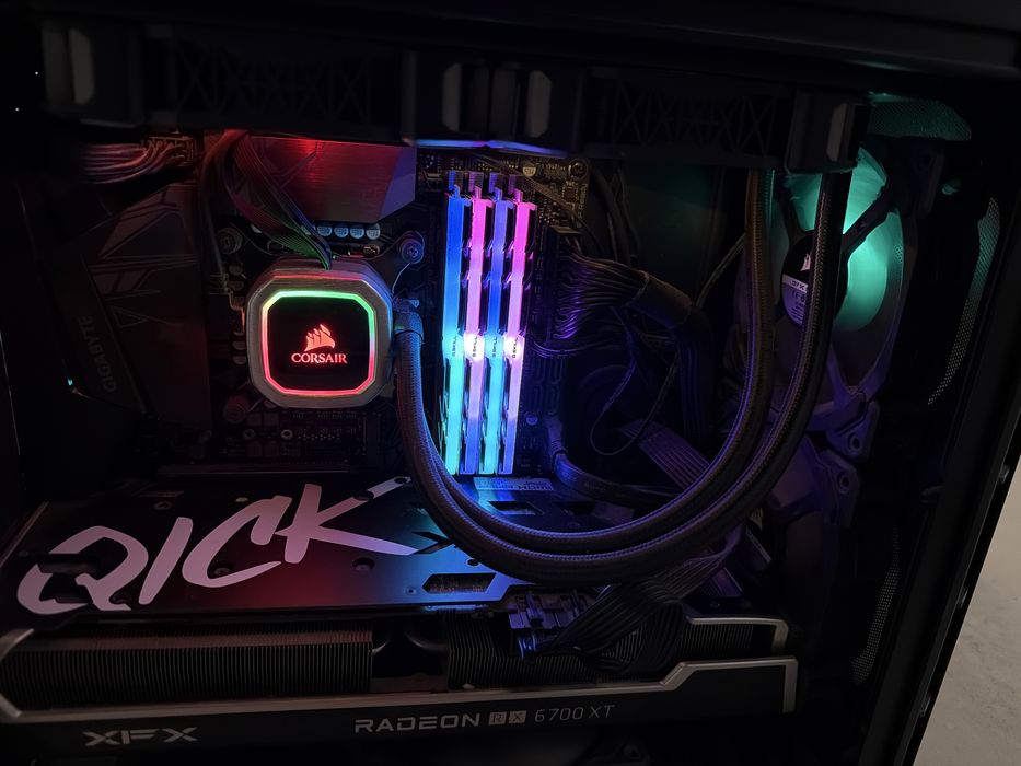 Pc - i9 10850k - rx 6700xt