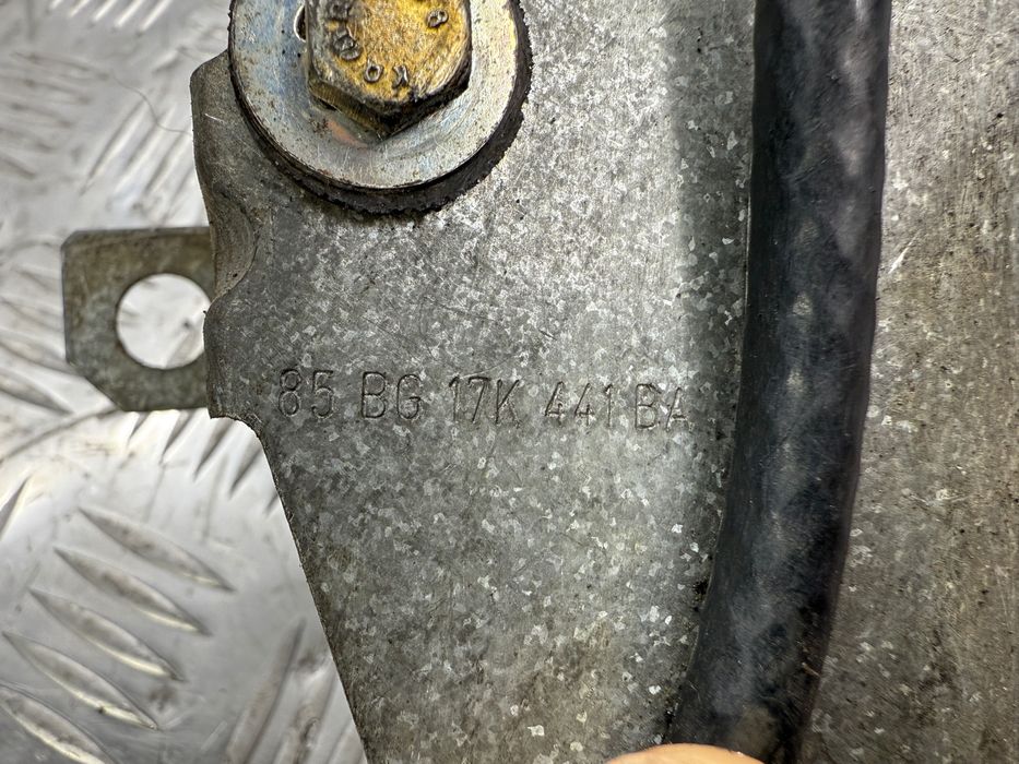 Моторчик стеклоочистителя дворника Ford Sierra универсал 85BG17K441BA