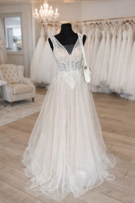 Przepiękna nowa suknia ślubna w stylu princessa, rozmiar 46.