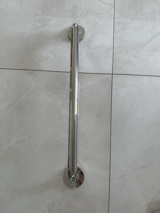 Srebrna poręcz dla niepełnosprawnych uchwyt