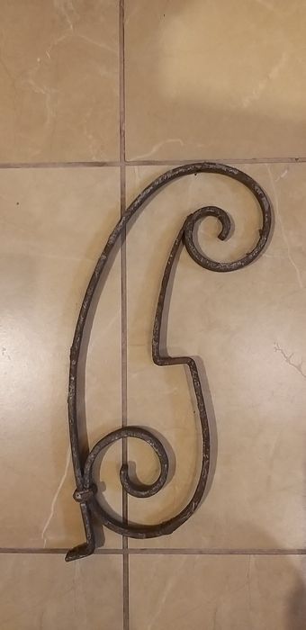 Kuty przedwojenny element dekoracyjny.