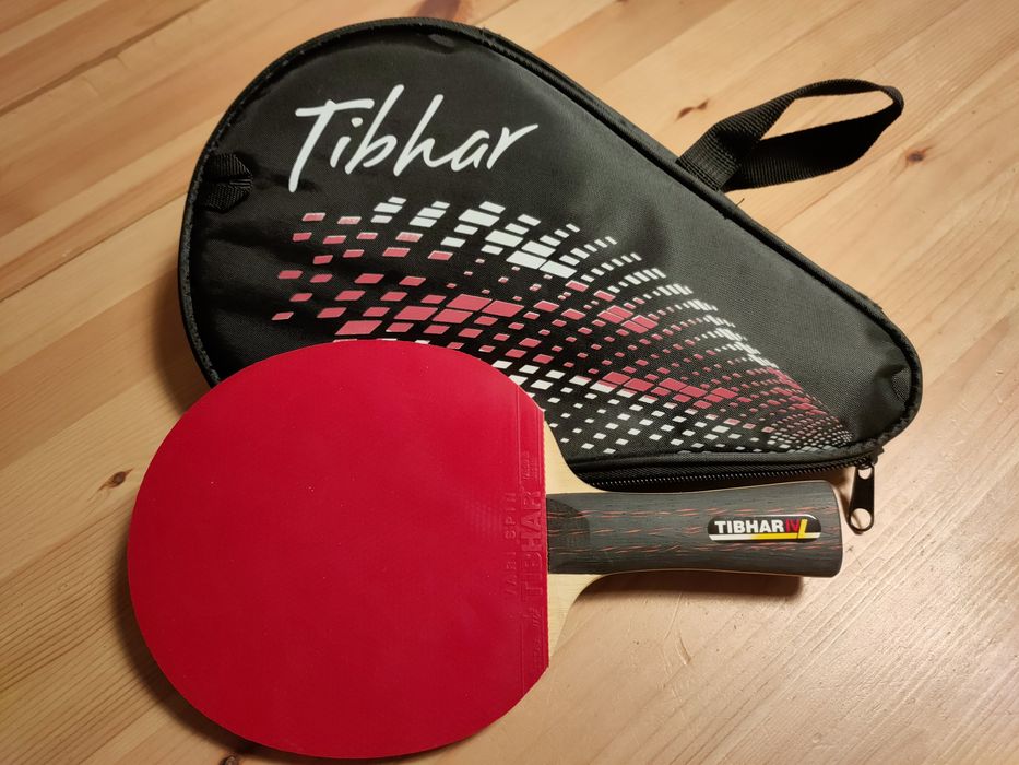 Rakietka Tibhar do ping ponga z sygnowanym pokrowcem + 2 piłeczki