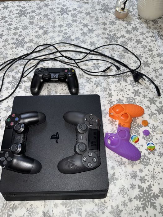 PlayStation 4 slim,1Tb-1000Gb+3джойстика