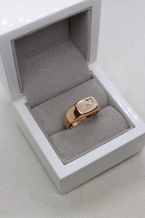 Złoty Sygnet zdobiony Cyrkonią