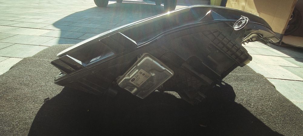 Lampa przednia XENON LED JAGUAR XE X760