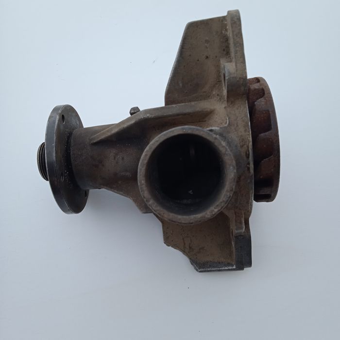 Помпа для двигуна BMW 324d,524d.