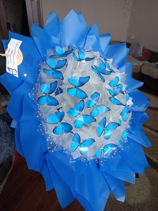 Букет із метеликами