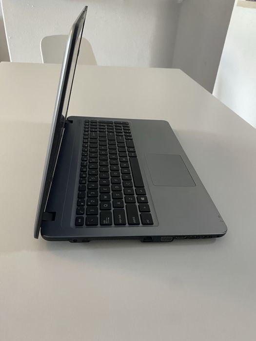 Portátil Asus i3