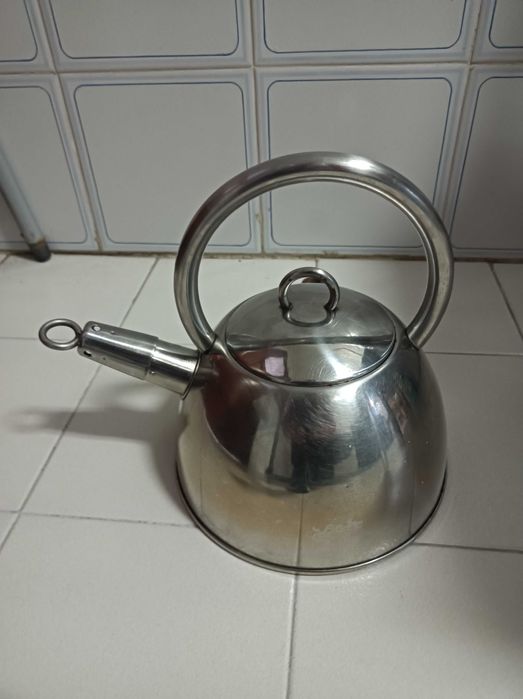 Chaleira como nova inox capacidade 2 litros