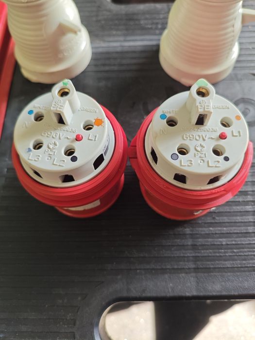 Wtyczka 32A nowa leżak