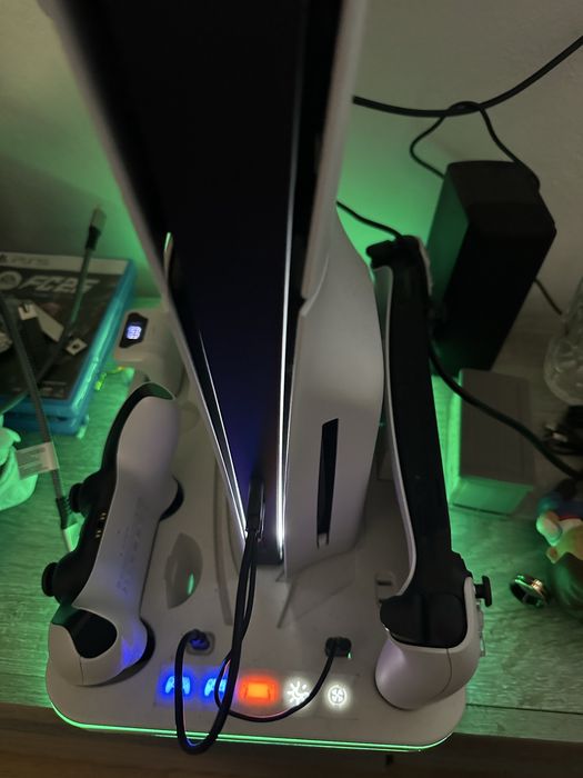 Tv gigante com ps5 e acessorios