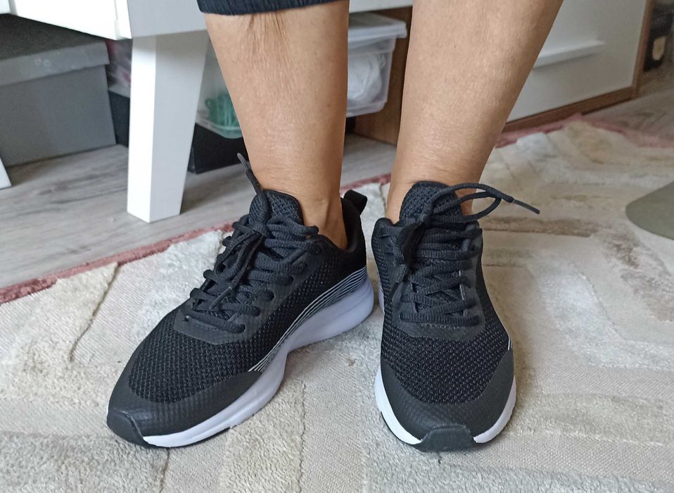 Młodzieżowe damskie Sneakersy r. 36 Memory Foam czarne, nowe lekkie oddychające Work Out.
