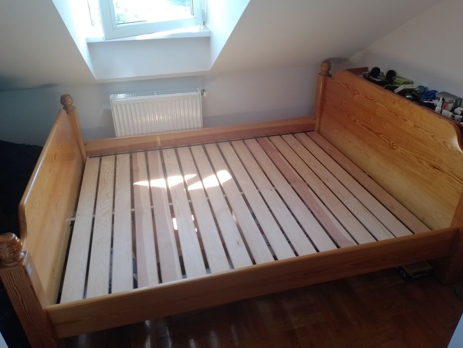Łóżko drewniane dwuosobowe