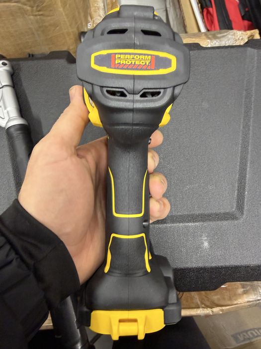 Безщітковий ударний дриль/шуруповерт Dewalt DCD1007 20v. USA