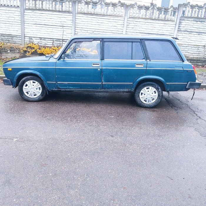 Автомобіль ваз 2104