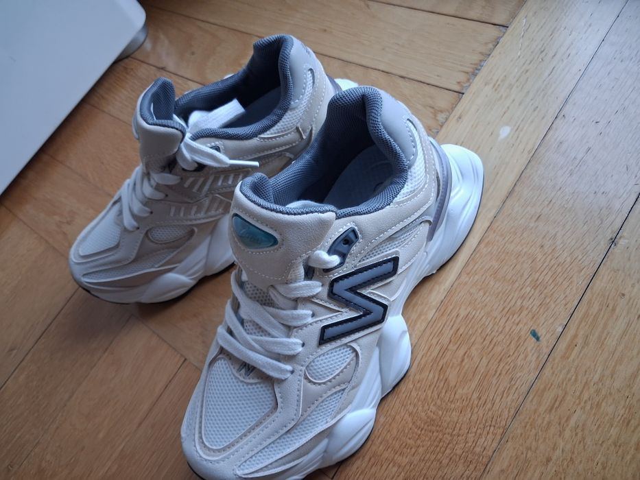 Sneakersy N  9060 37